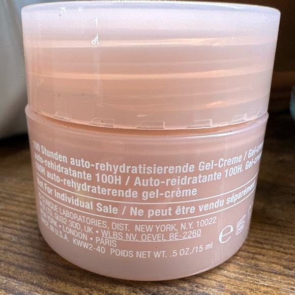 🌸4/$40 Clinique Moisture Surge 100H auto replenishing hydrator. Mini. - Picture 3 of 3
